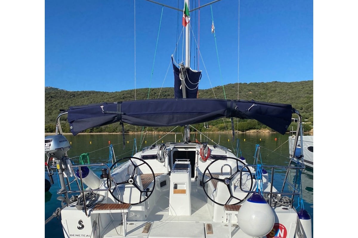Oceanis 34.1, Delfino