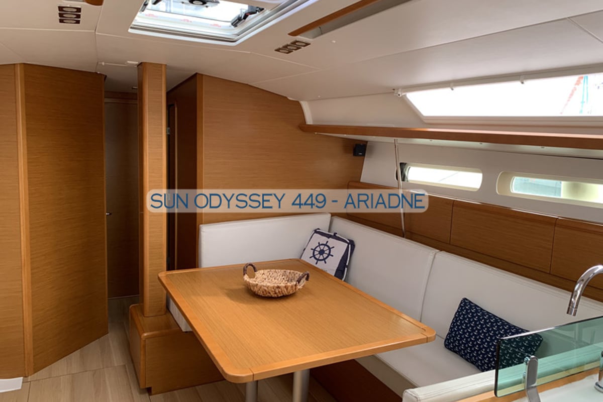 Sun Odyssey 449, Comfort
