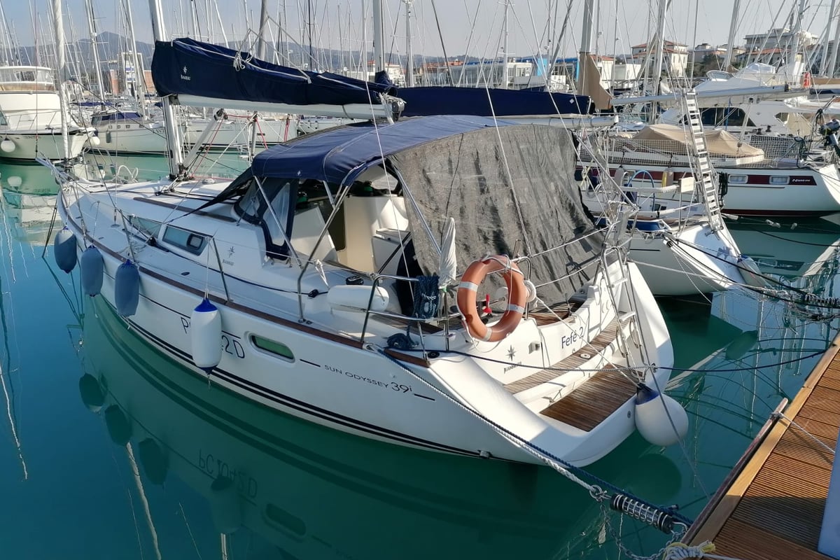 Sun Odyssey 39i, Xenia