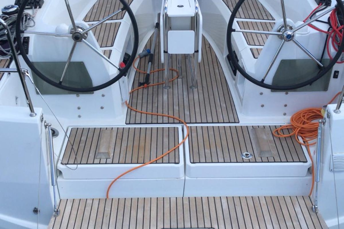 Sun Odyssey 349, VITA