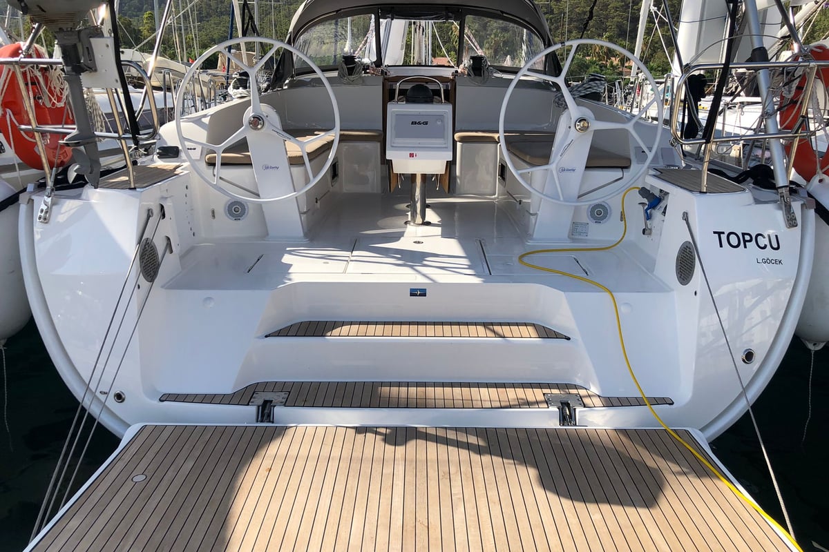 Bavaria Cruiser 46, Topcu