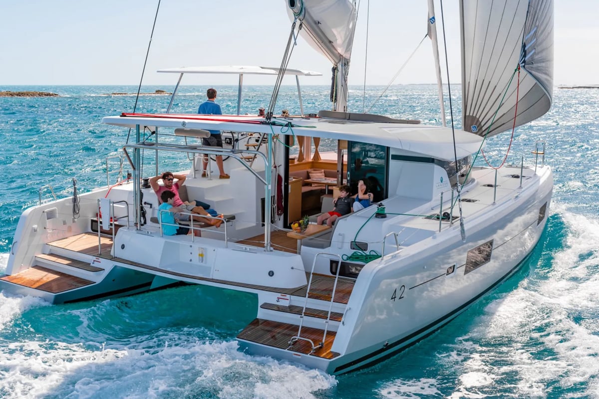 Lagoon 42, Premium