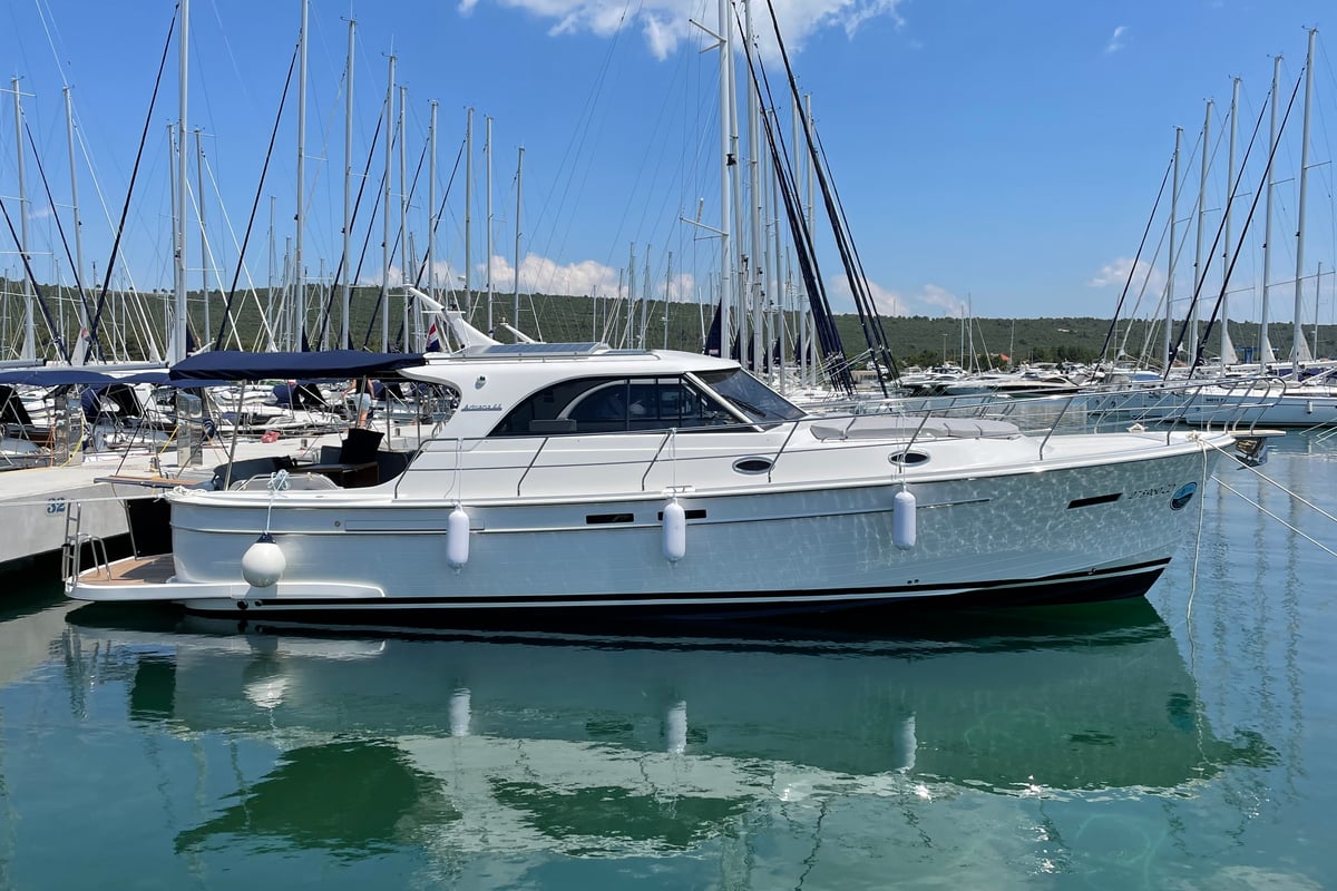 Adriana 44, BIANCA