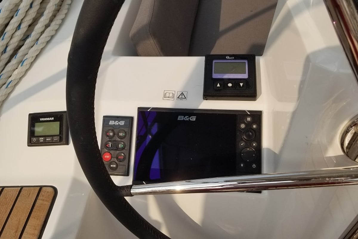 Oceanis 38.1, Rosa Bella