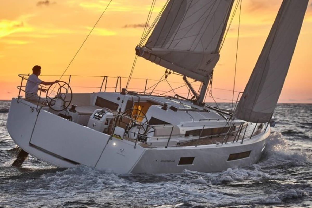 Sun Odyssey 440, Corcho XV