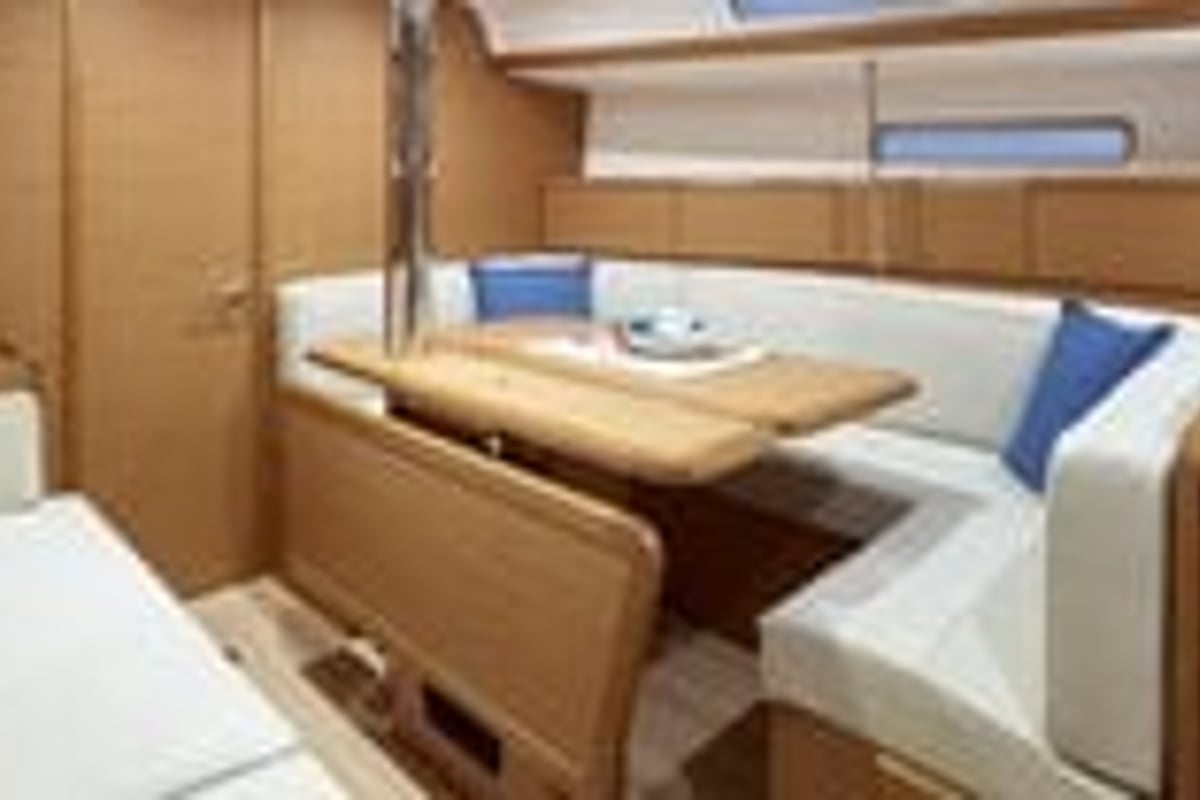Sun Odyssey 389, Sunsail 38 Classic