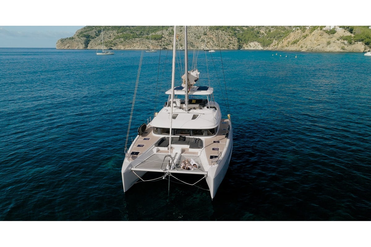 Lagoon 55, TRIWING CARIDA