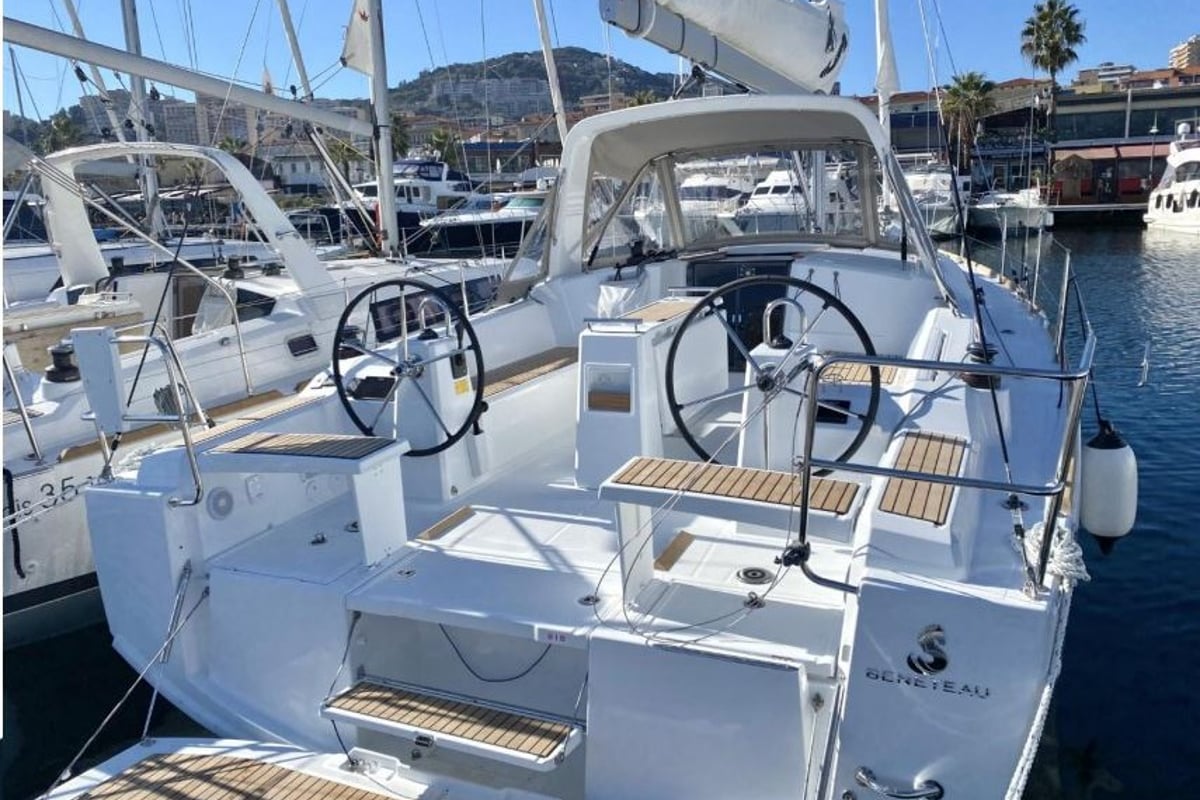 Oceanis 38.1, Maximus