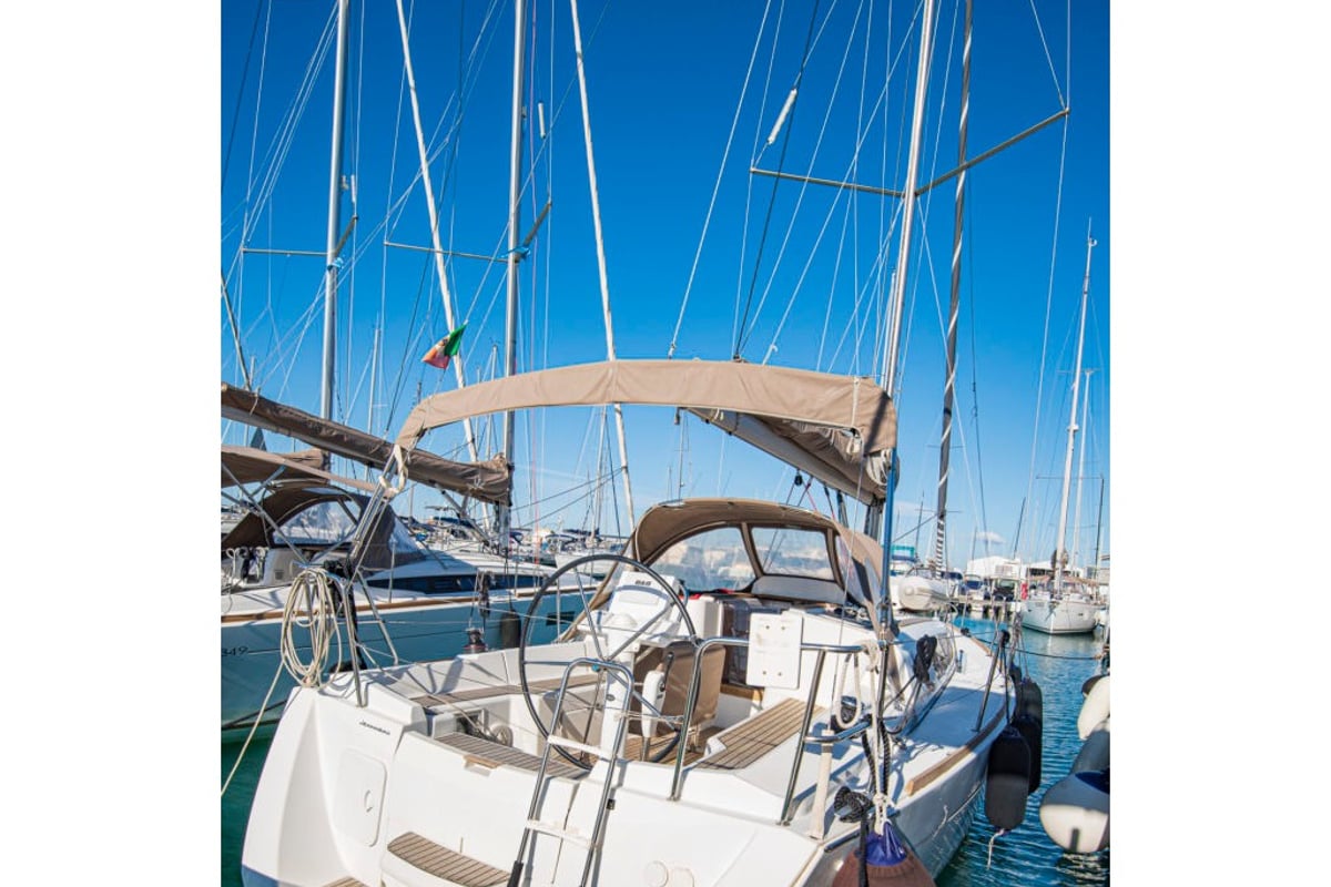 Sun Odyssey 33i, Ribellina