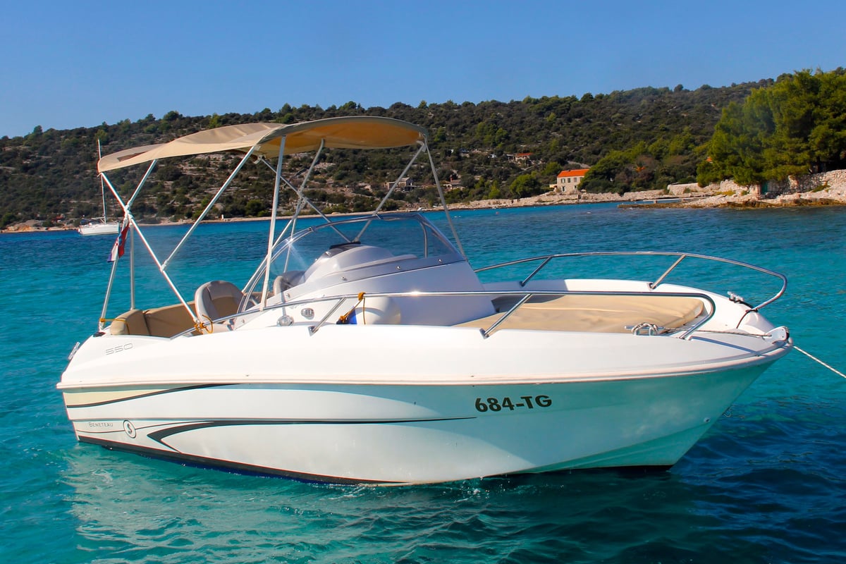 Beneteau Flyer 550, Beneteau Flyer 550 SUNdeck