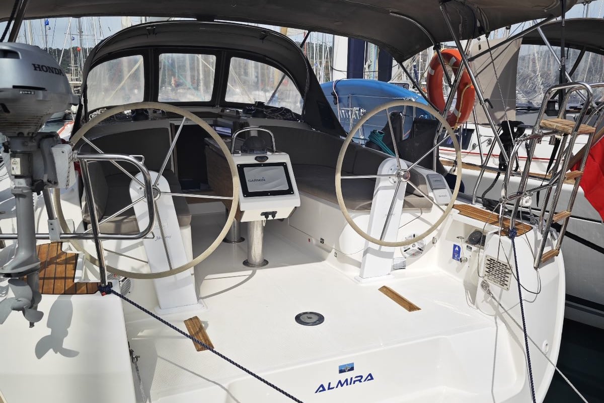 Bavaria Cruiser 37, Almira