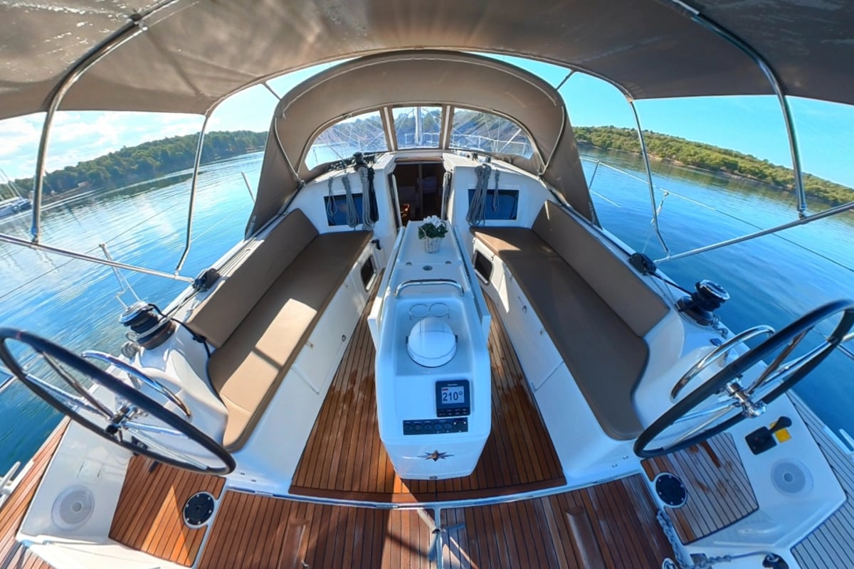 Sun Odyssey 410, KINGFISHER