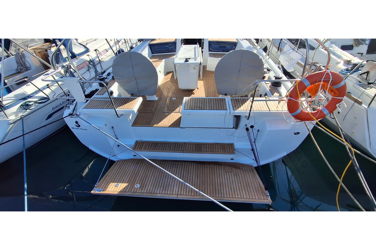 Oceanis 46.1, Premium