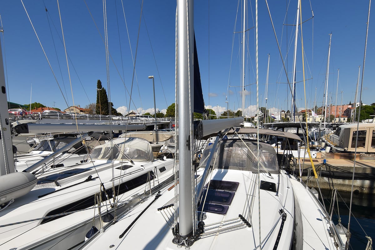 Bavaria 37, Viviana