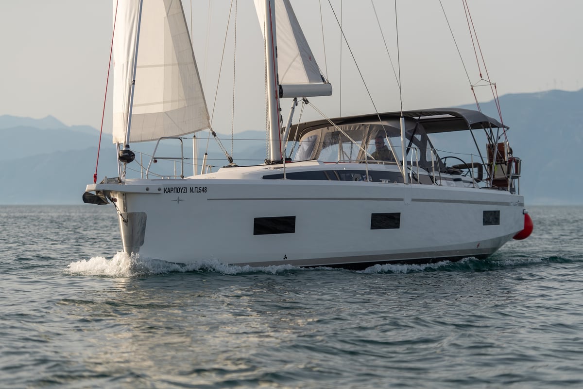 Bavaria C42, Karpouzi