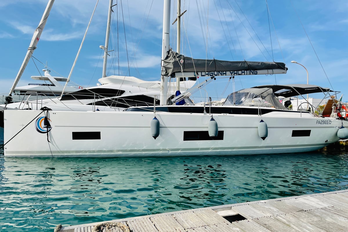 Bavaria C45, Red Horizon