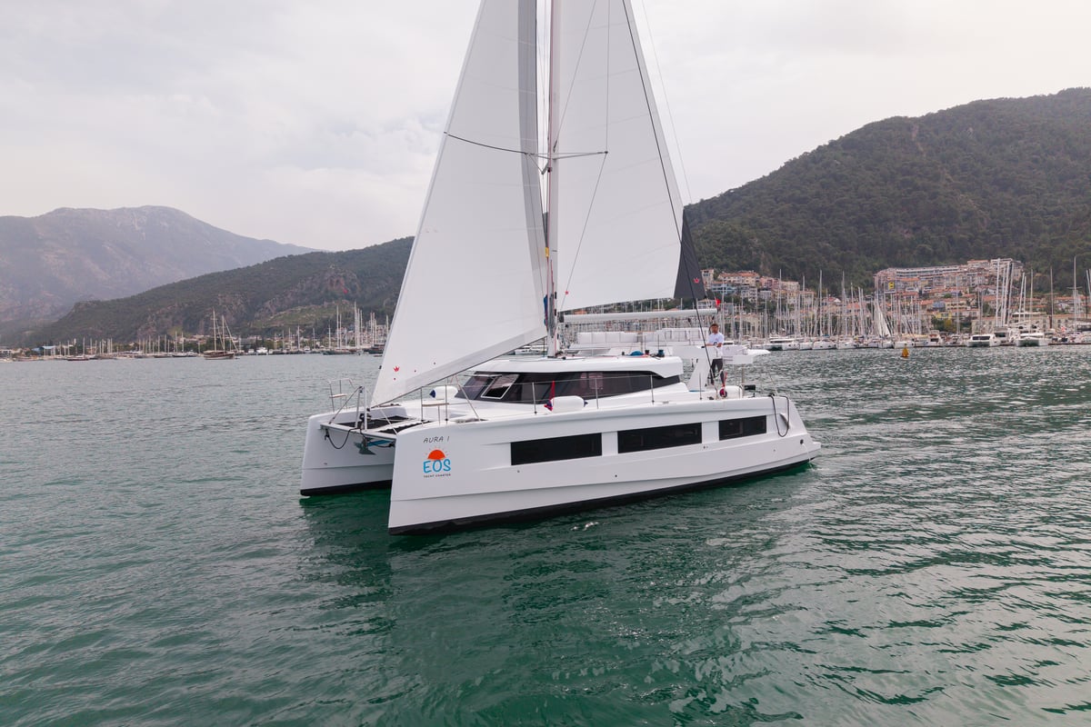 Aventura 45, Aura