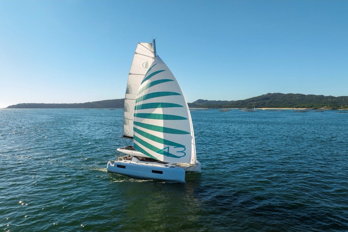 Lagoon 43, Folíe