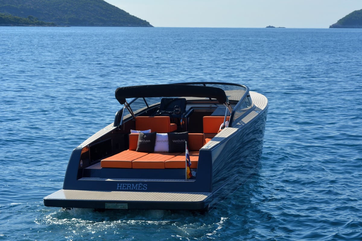 VanDutch 32, Hermes