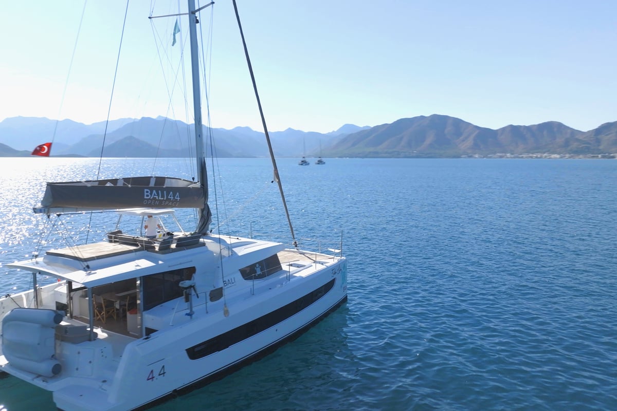 Bali 4.4, Libra
