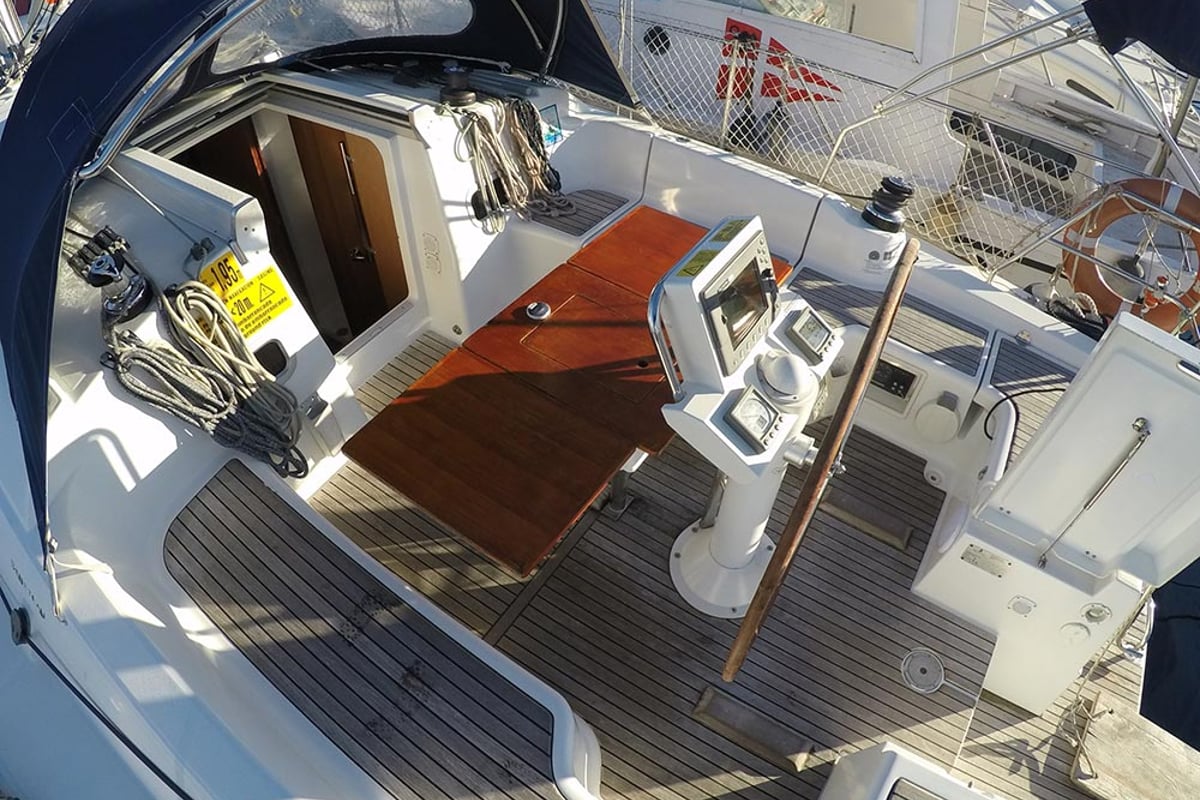 Oceanis 37, Tristaina