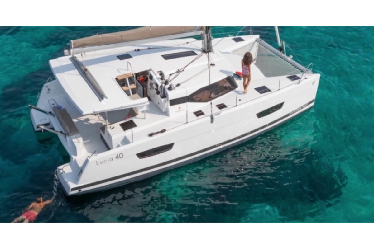 Lucia 40, Premium