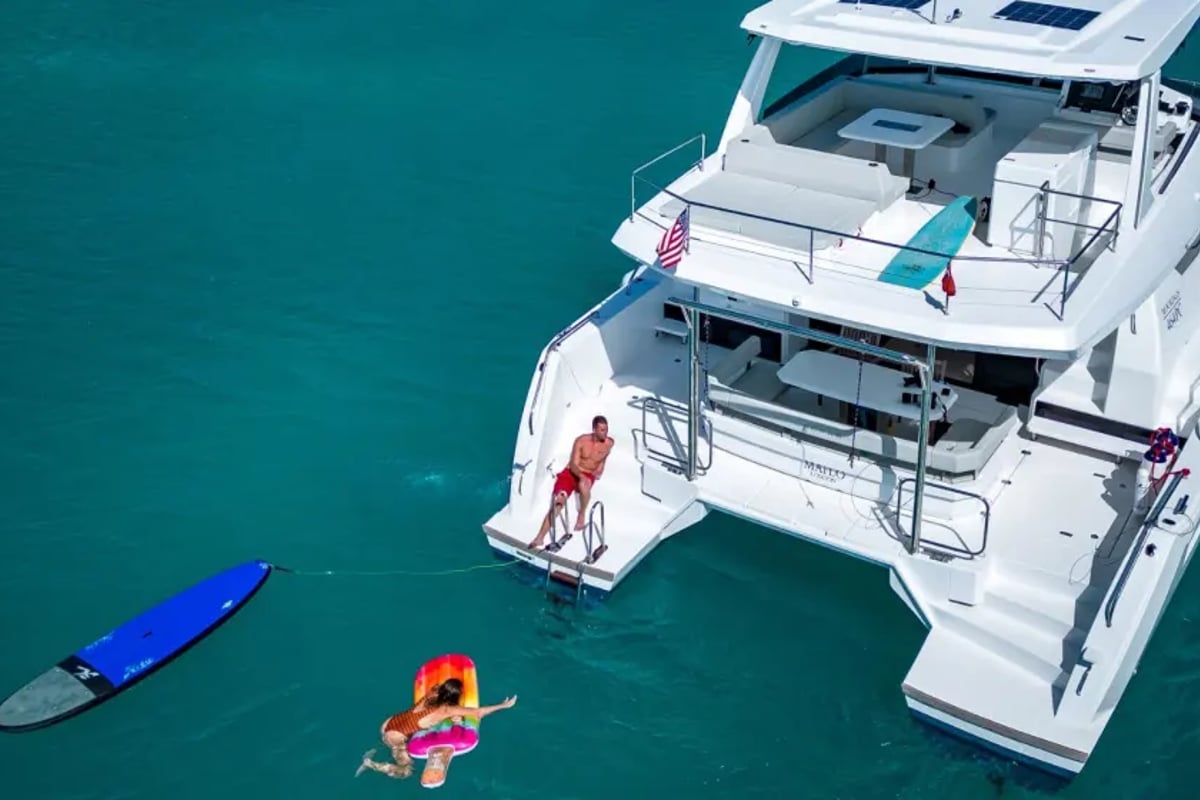 Leopard 46PC, Moorings 464PC/10 Club