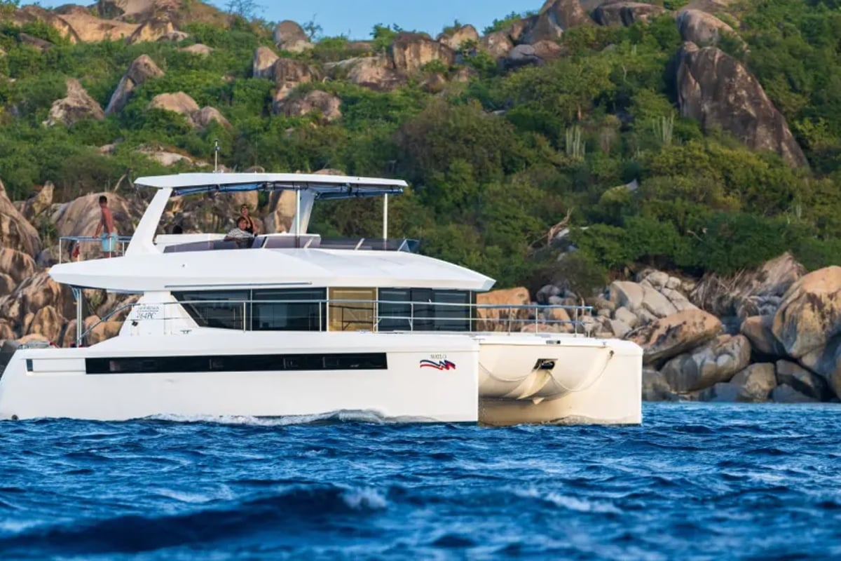 Leopard 46PC, Moorings 464PC/10 Club