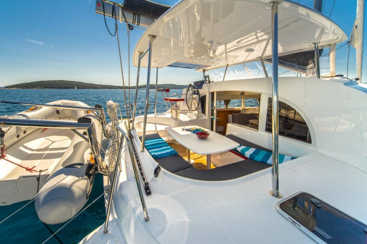 Lagoon 380, Maestro