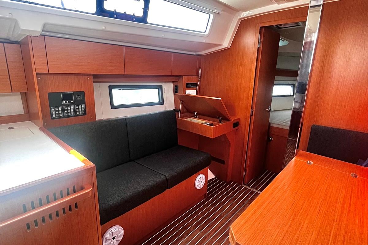 Bavaria C38, ARYA