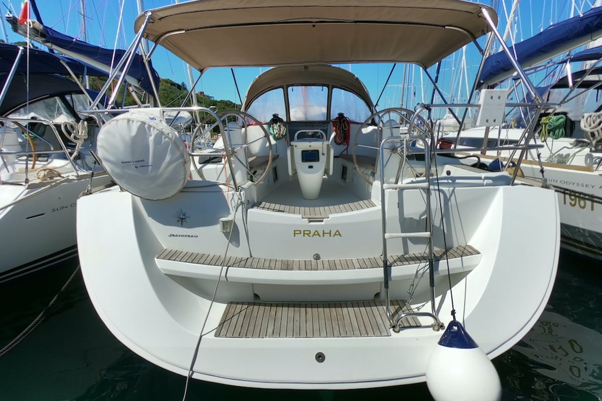 Sun Odyssey 42, Praha
