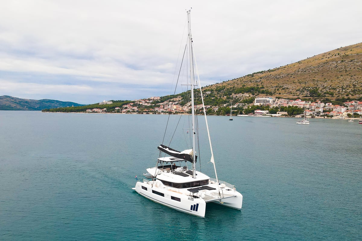 Lagoon 51, Nevera