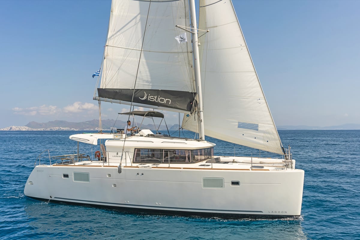 Lagoon 450 Fly, Nemesis