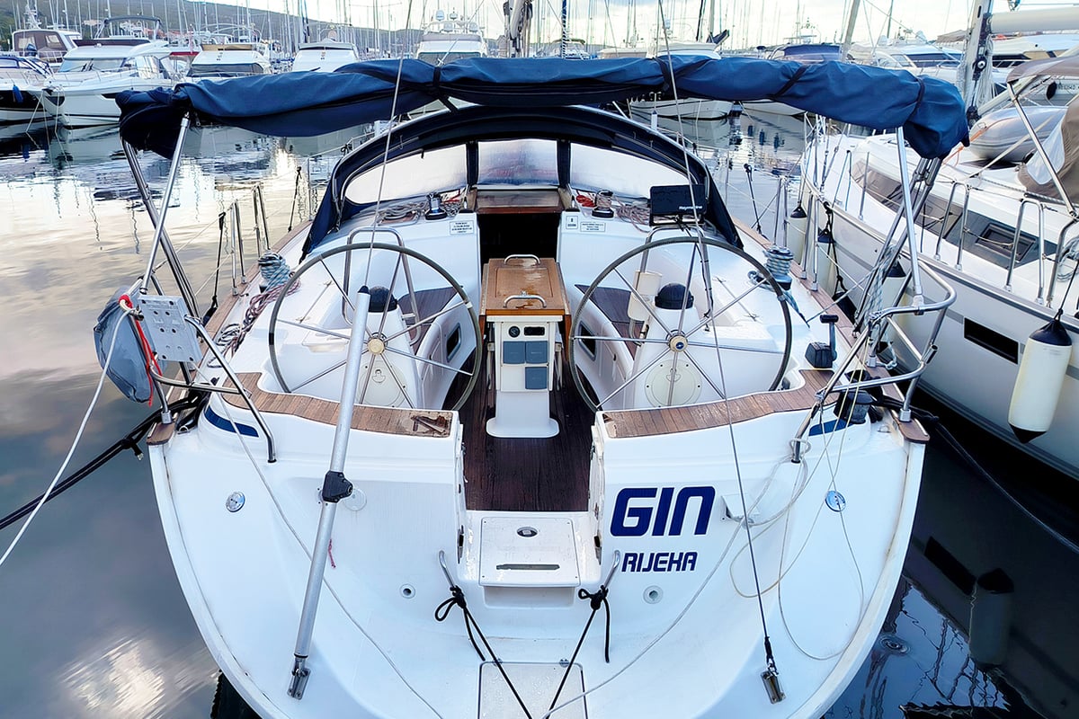 Bavaria 44, Gin
