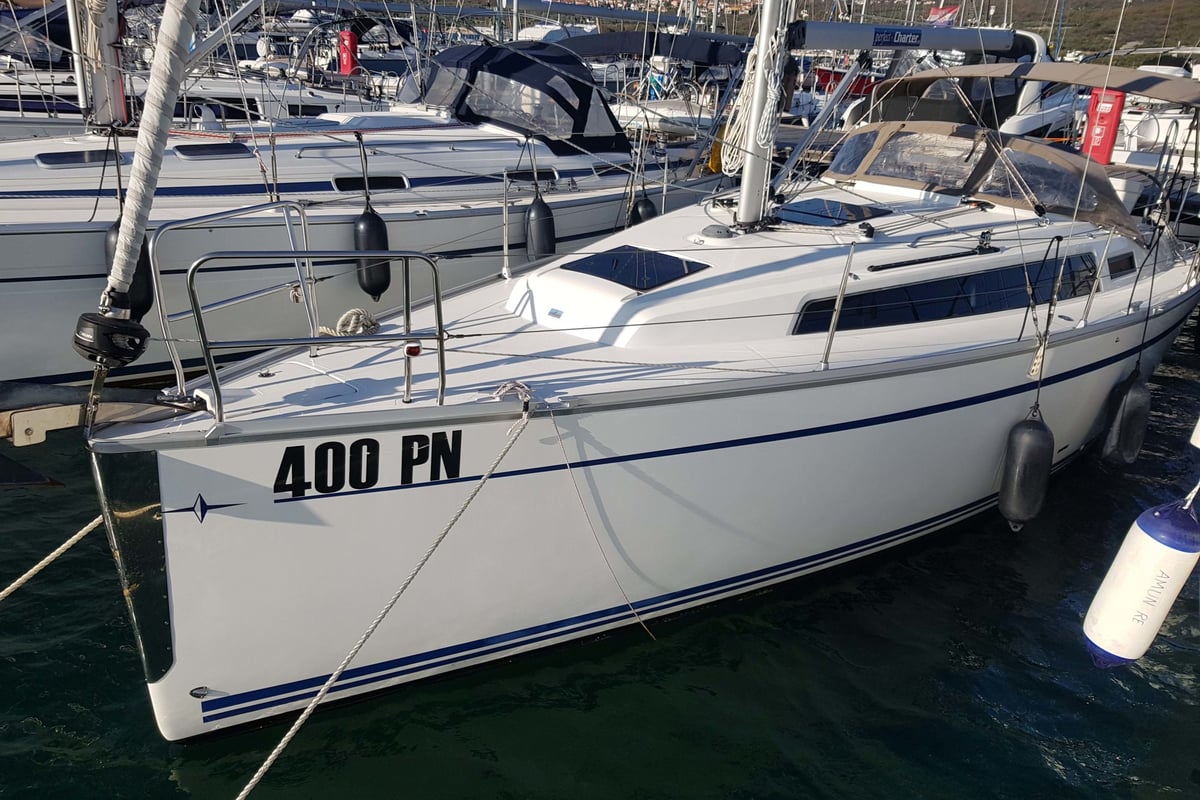 Bavaria 34, Theia