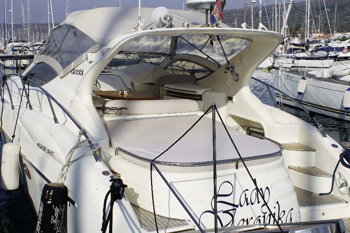 Gobbi 425, Lady Veronika