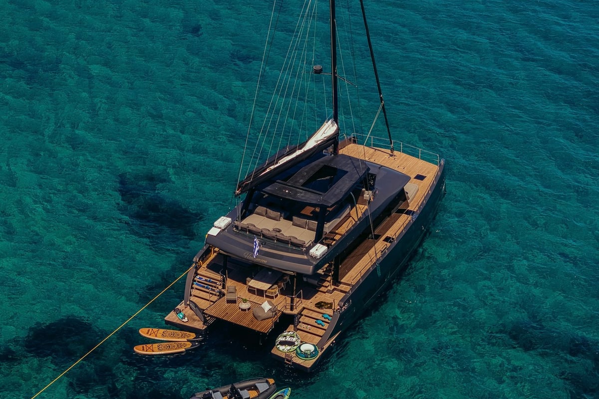 Moon Yacht 65, Honeymoon