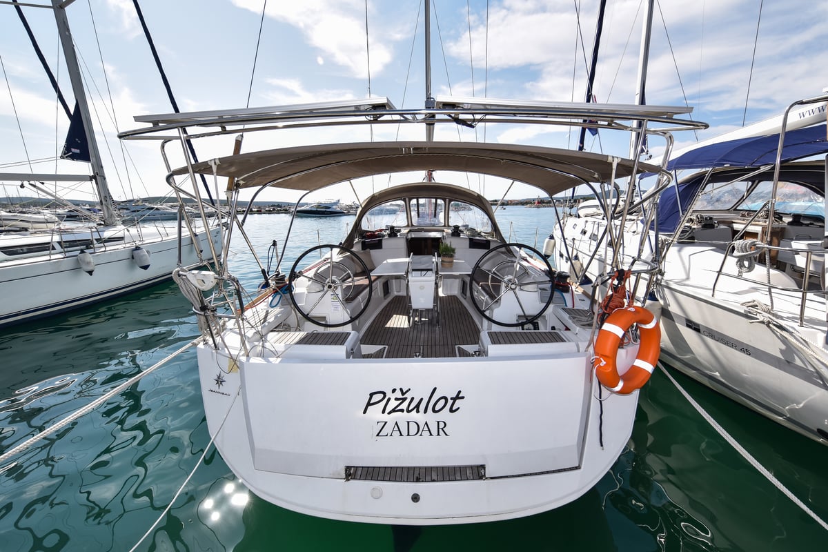 Sun Odyssey 449, Pižulot