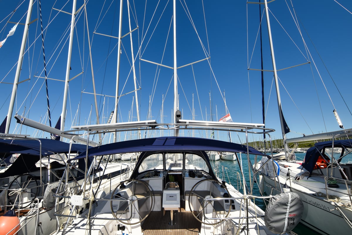 Bavaria C42, Bella