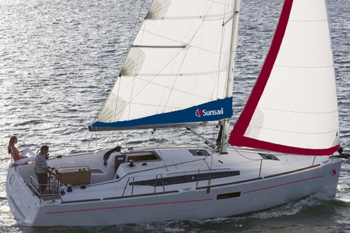 Oceanis 34.1, Oceanis 34.1 Premium