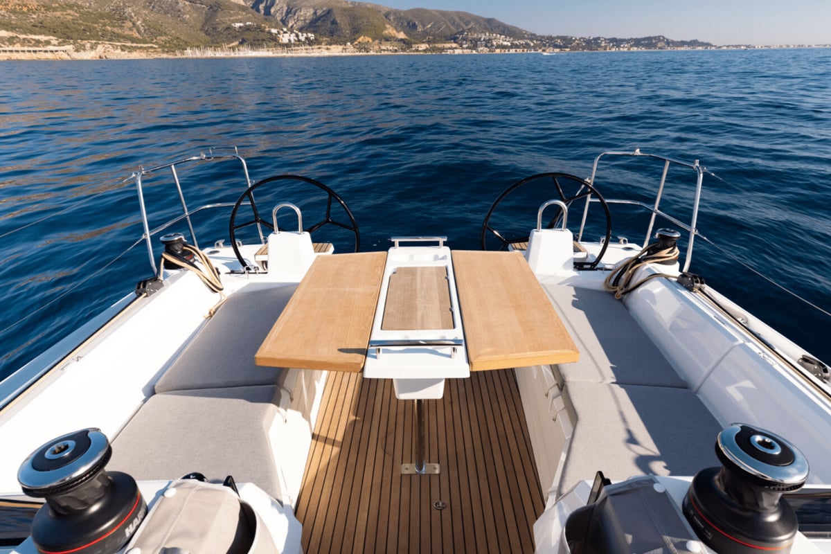 Oceanis 34.1, Oceanis 34.1 Premium