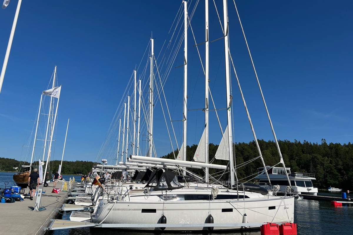 Bavaria 37 Cruiser, Sixteen