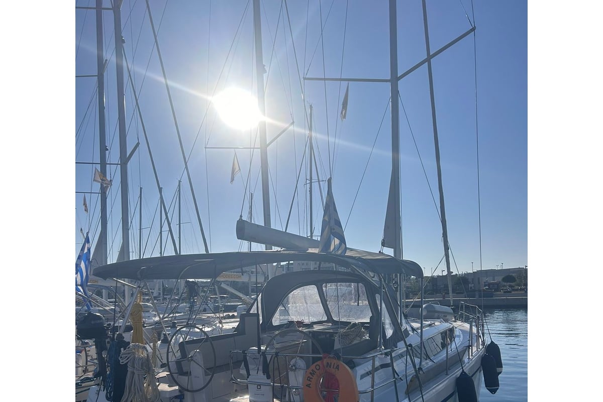 Bavaria C42, Harmonia