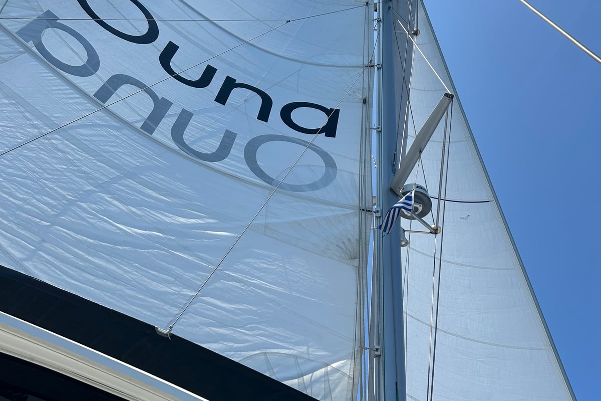 Lagoon 46, Ouna