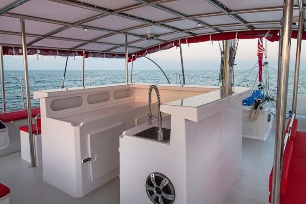 Ocean Voyager 53, Poevasion