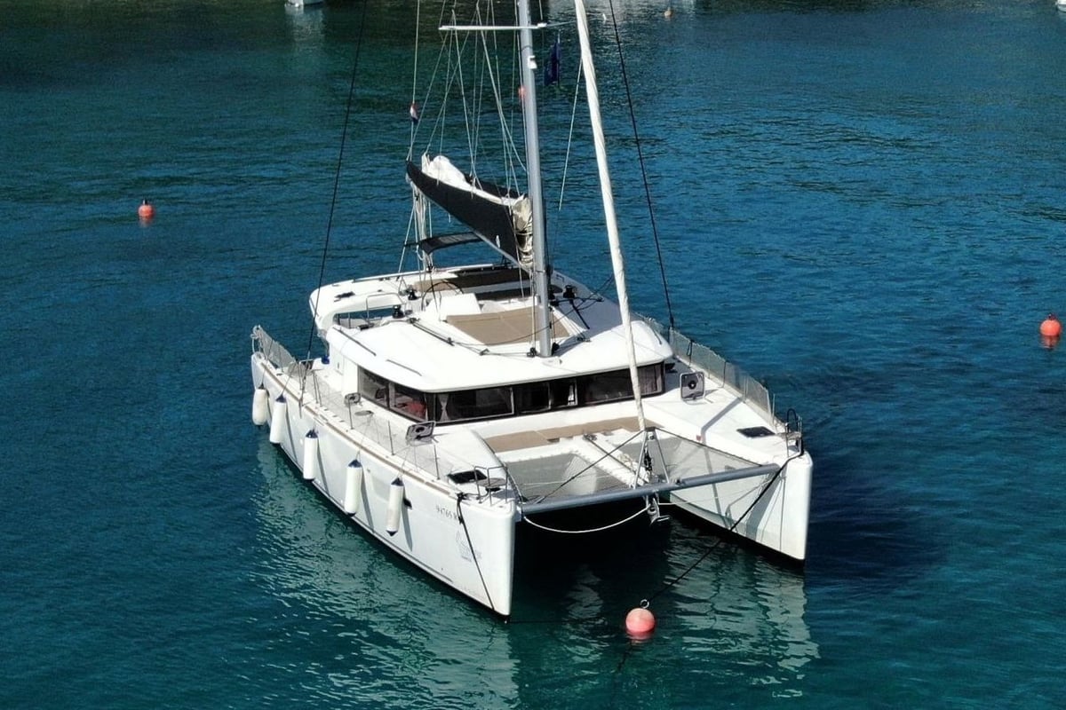 Lagoon 450 Fly, SAMOGON