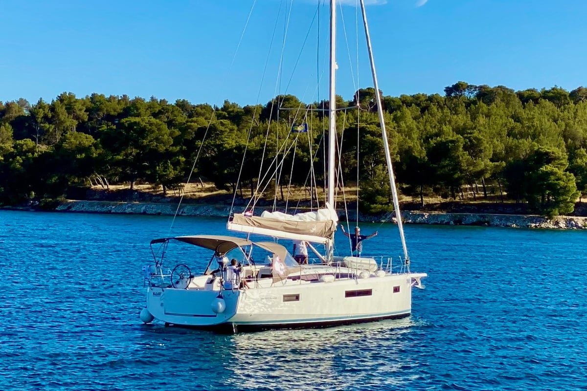 Sun Odyssey 410, HAWKING
