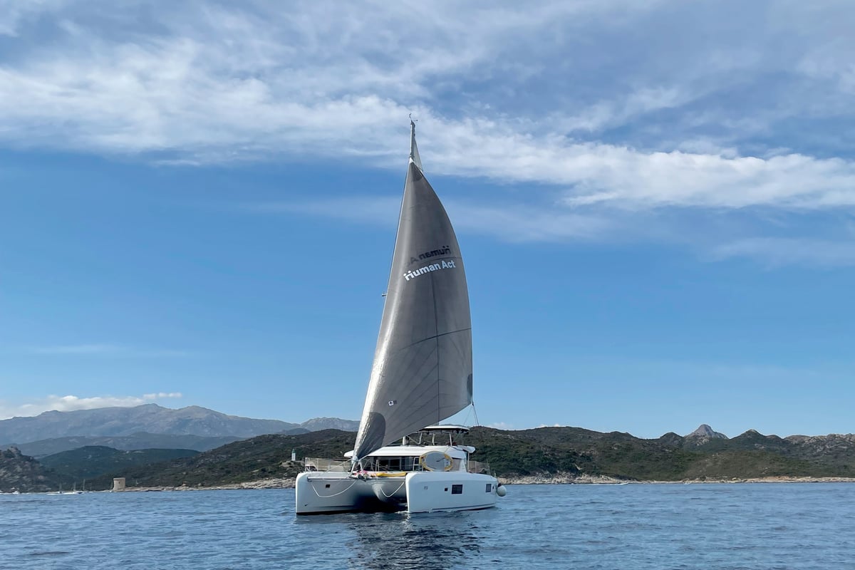 Lagoon 42, Maisha