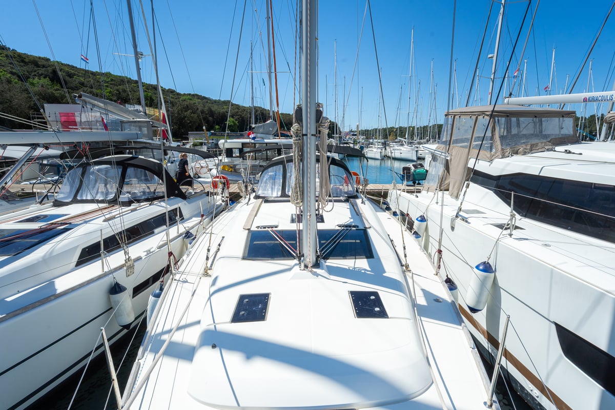 Dufour 412 Grand large, Apus