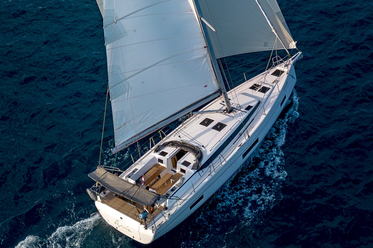 Bavaria C45 Style, Aria